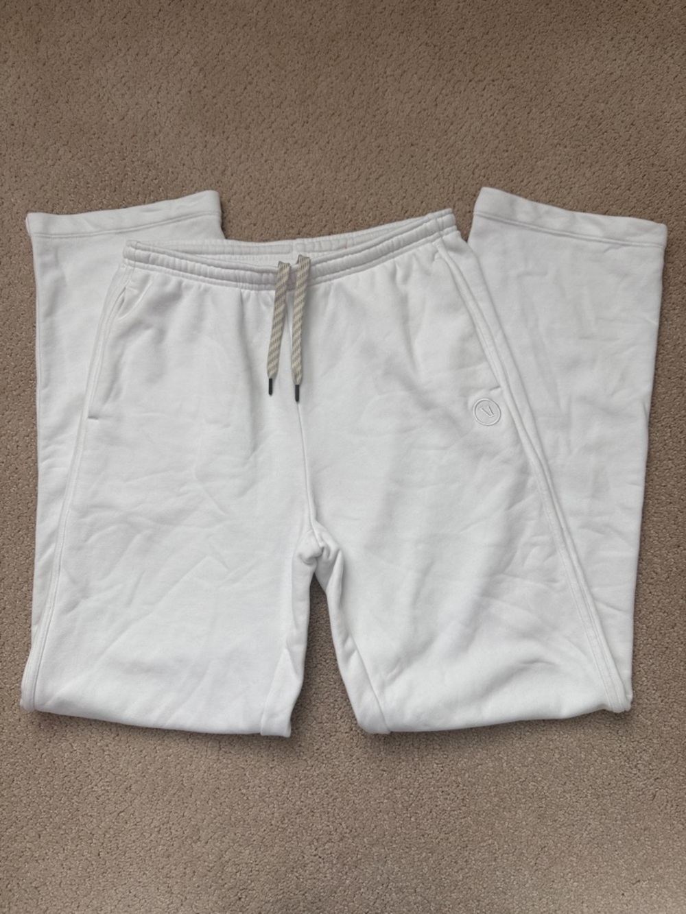 Straight leg Vuori sweatpants no flaws